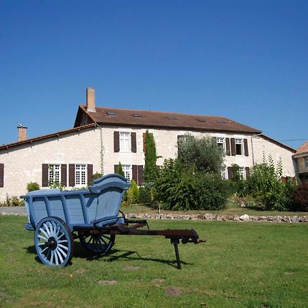 Bed and Breakfast Le Logis Des Quatre Puits Neuvicq-Montguyon Exteriér fotografie