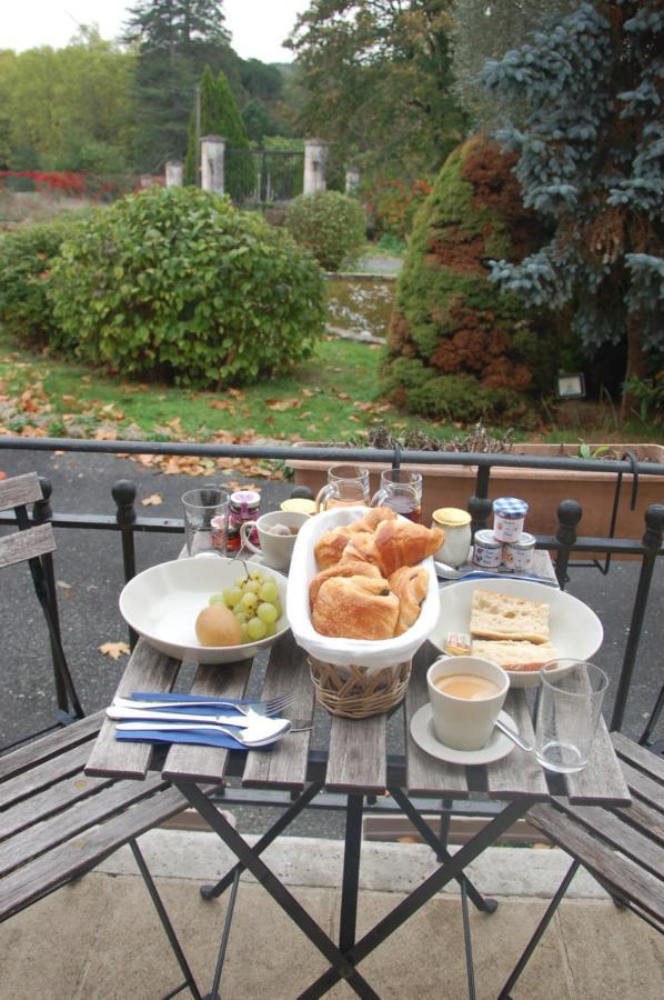 Bed and Breakfast Le Logis Des Quatre Puits Neuvicq-Montguyon Exteriér fotografie