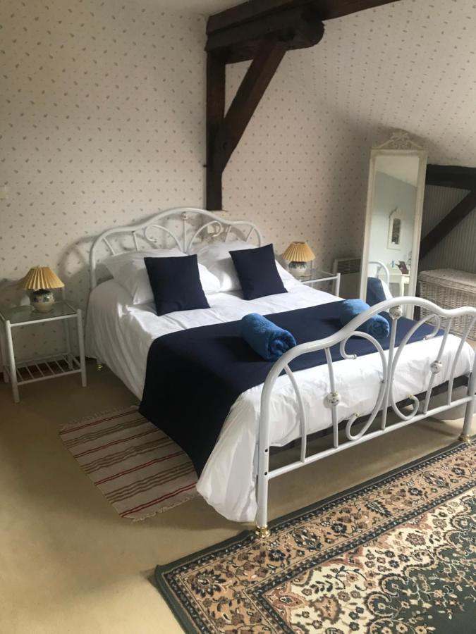 Bed and Breakfast Le Logis Des Quatre Puits Neuvicq-Montguyon Exteriér fotografie