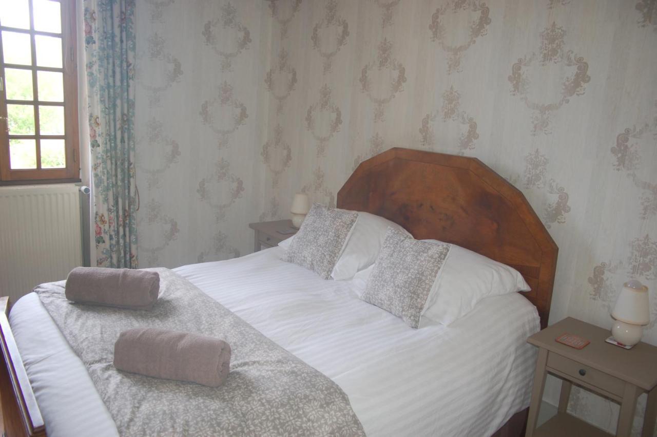 Bed and Breakfast Le Logis Des Quatre Puits Neuvicq-Montguyon Exteriér fotografie